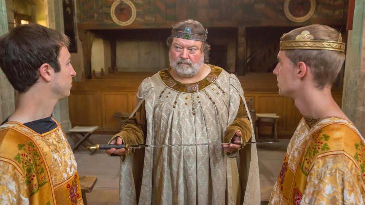 Heinrich (Paul Schlösser) und Friedrich, die beiden Söhne Kaiser Barbarossas, werden auf dem Mainzer Hoftag 1184 feierlich zu Rittern geschlagen